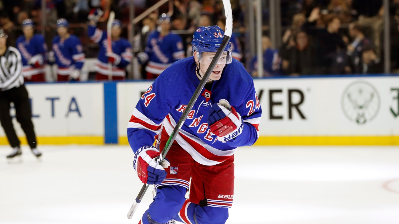 Rangers score 3 goals late in 3rd period, beat Lightning 4-1